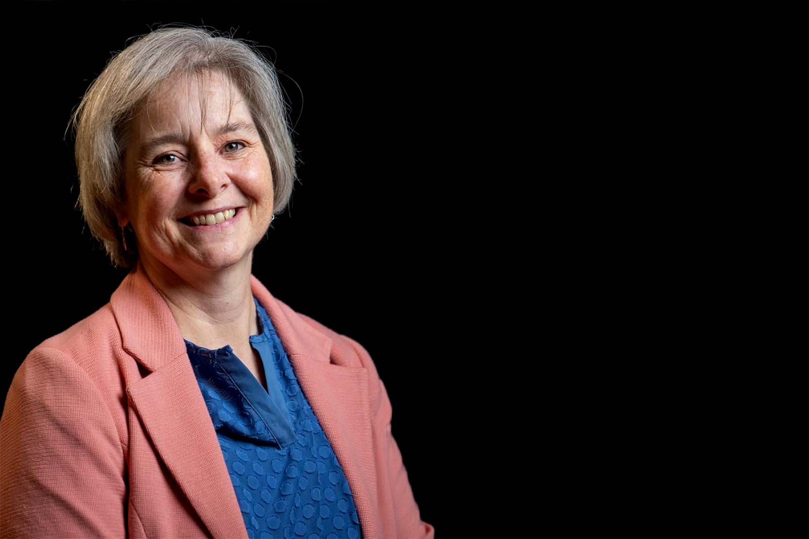 Photo de Stacey Brown, directrice adjointe de la division de la navigation de plaisance du DWR