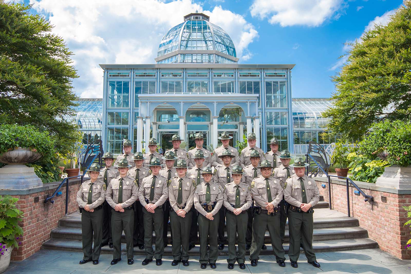 Photo de groupe des recrues de la police de la conservation