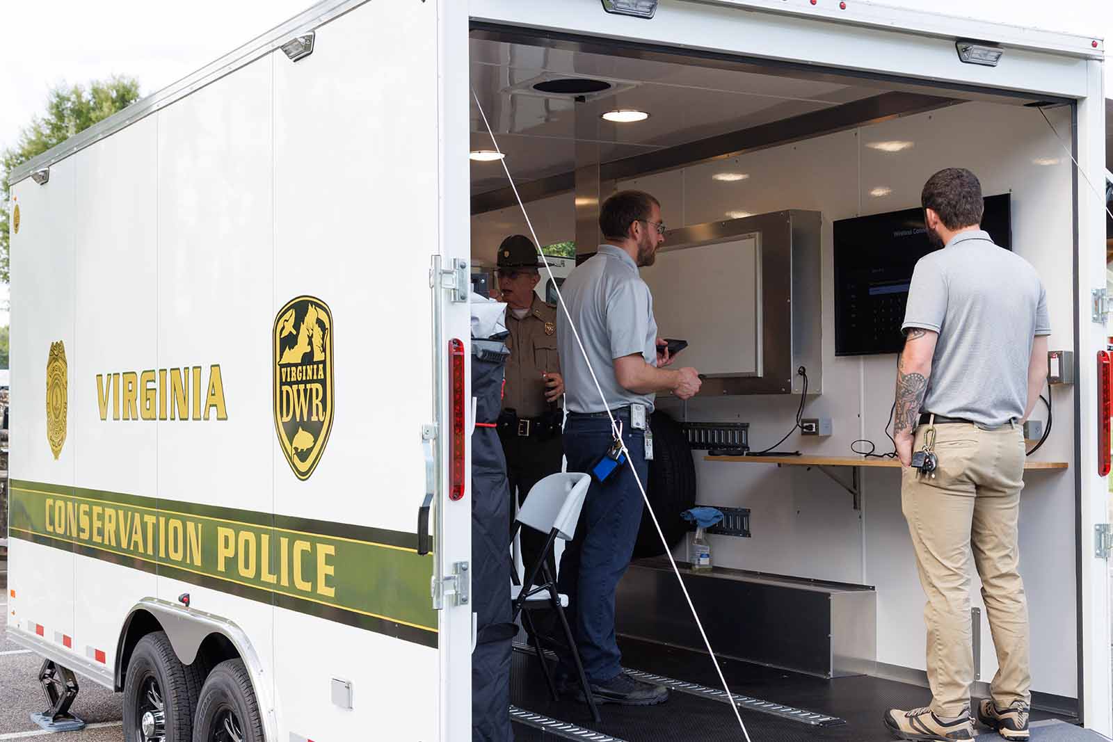 Deux remorques de commandement mises en service