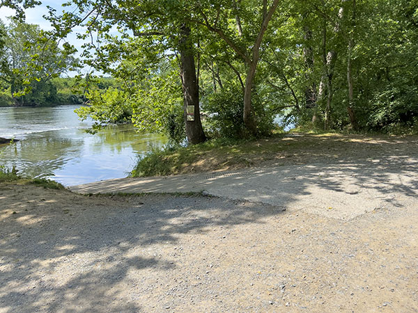 Accédez à la rivière à la rampe de mise à l'eau de Bealers Ferry pour observer les oiseaux ou pêcher. Crédit photo : Lisa Mease