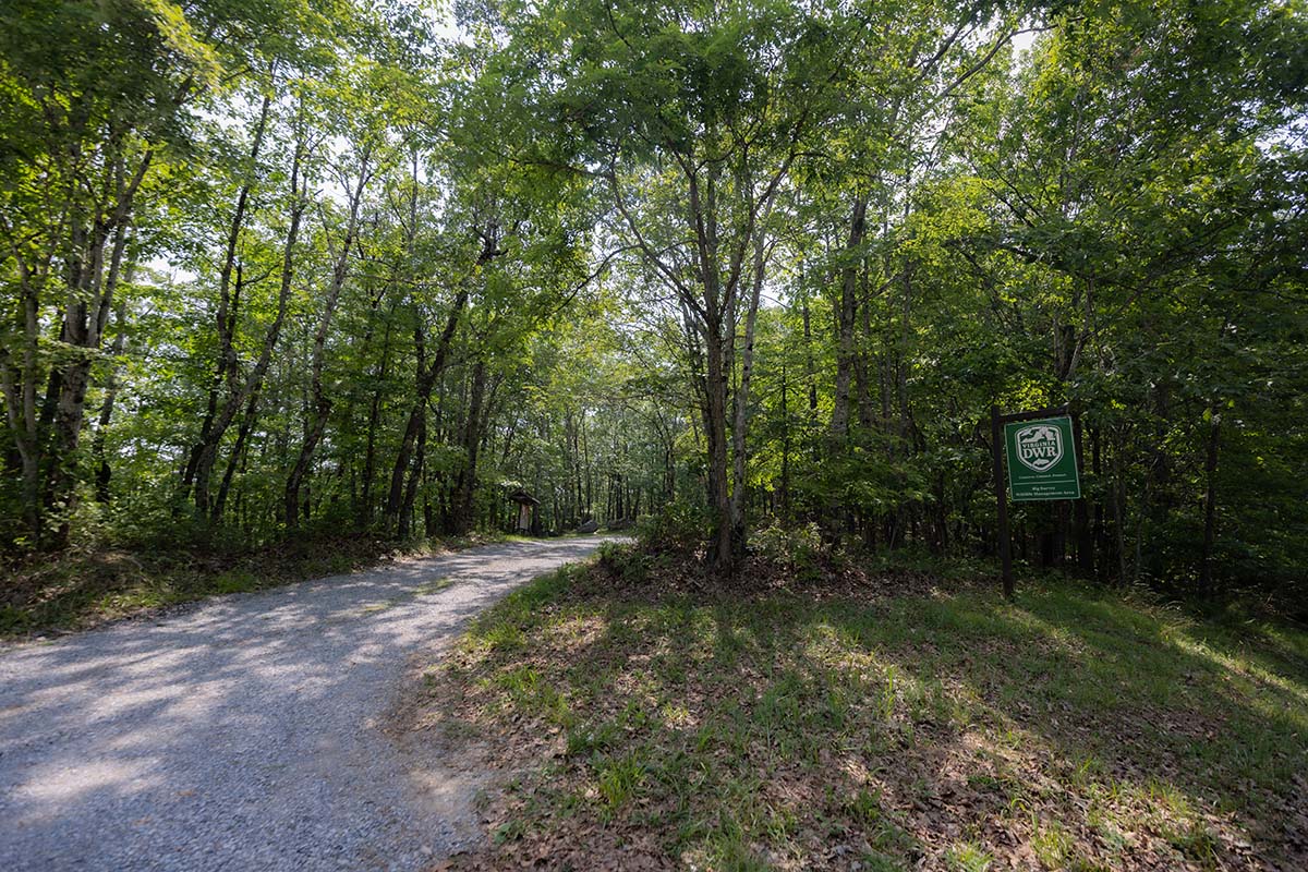 L'entrée de l'AMM de Big Survey est clairement indiquée par un panneau.