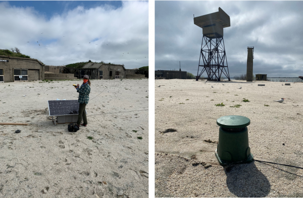 À gauche : Kelsi Hunt, du Virginia Tech Shorebird Program, aide à installer l'un des systèmes sonores à énergie solaire sur le site de Fort Wool. A droite : Un haut-parleur relié au système de sonorisation diffusera des cris d'oiseaux marins afin d'attirer les oiseaux à nicher sur le site de Fort Wool.