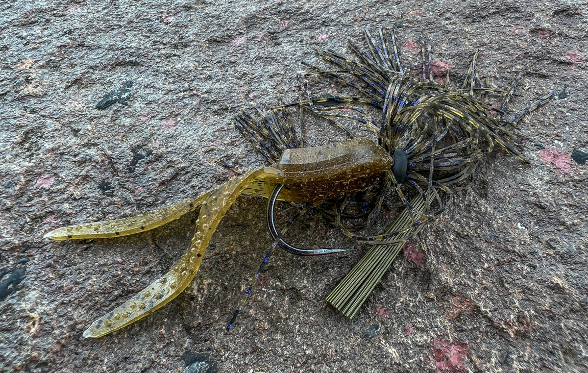 Image d'un appât classique pour le gros bar, connu sous le nom de "jib", et d'un cochon sur un hameçon.